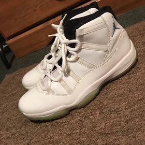 Jordan 11 Legend Blue